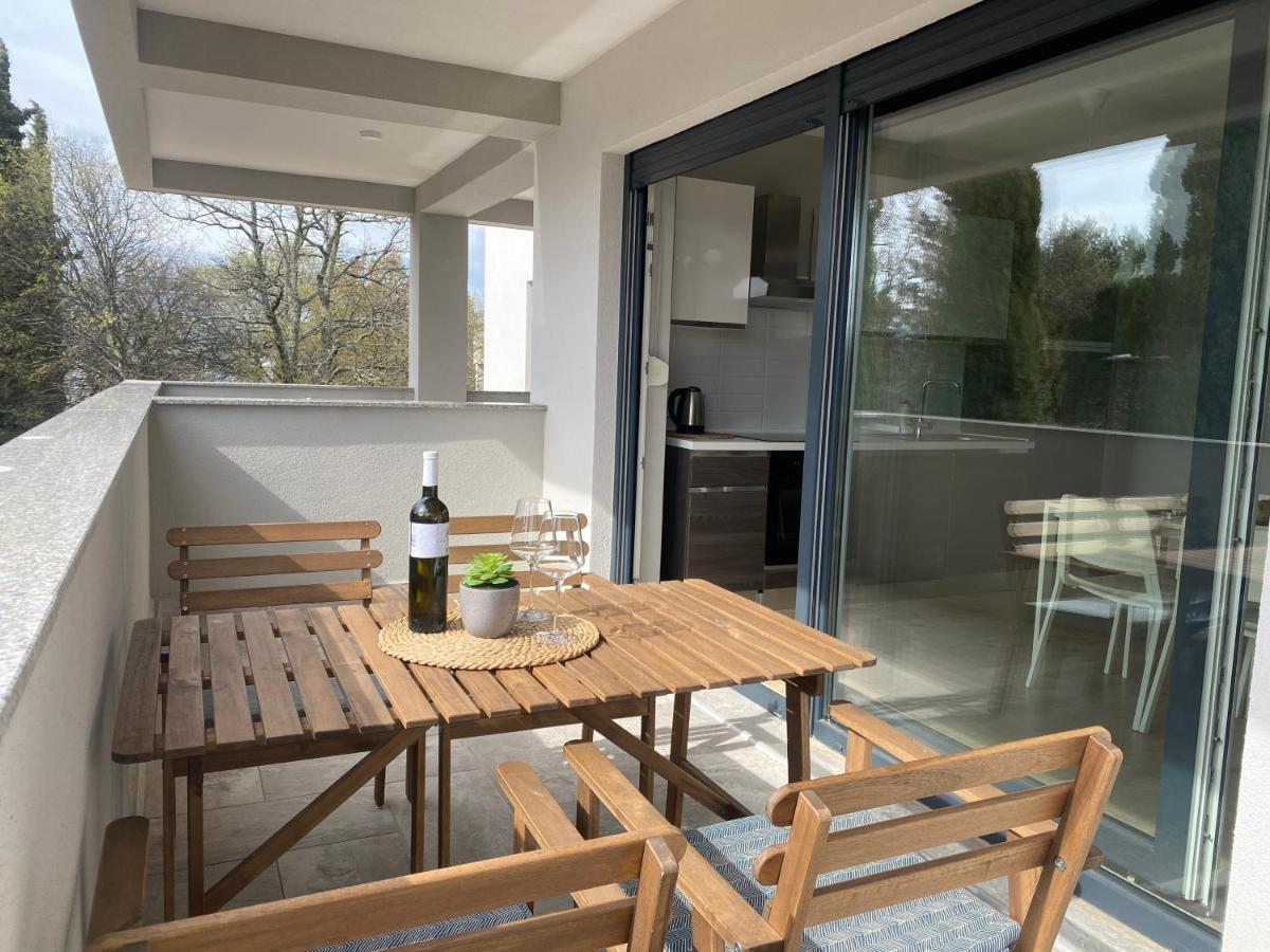 M Plus Residence Pinezići Екстериор снимка