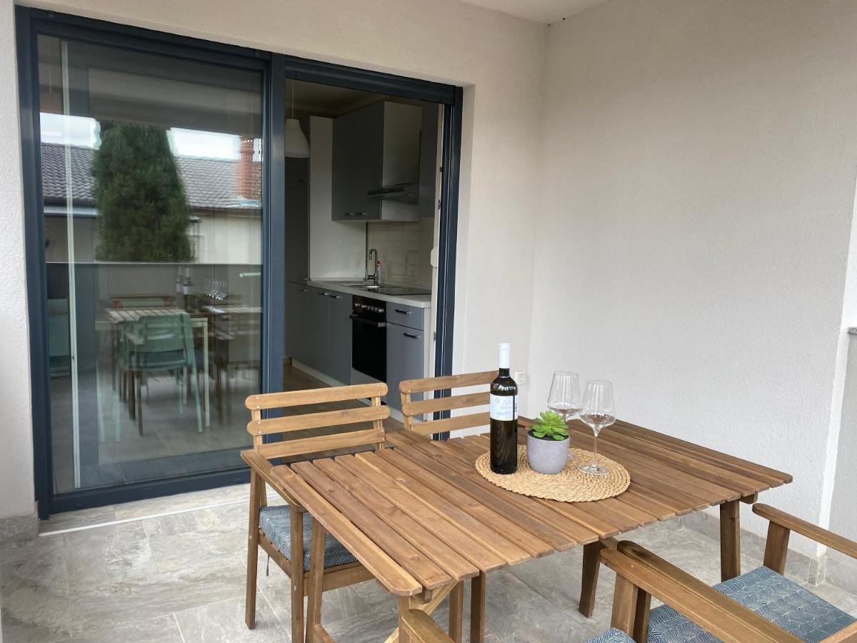 M Plus Residence Pinezići Екстериор снимка