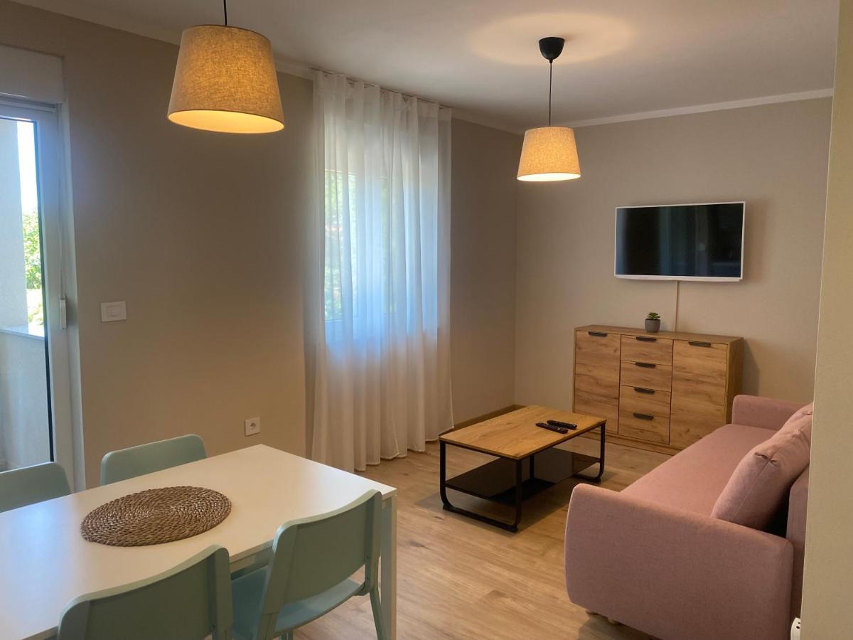 M Plus Residence Pinezići Екстериор снимка